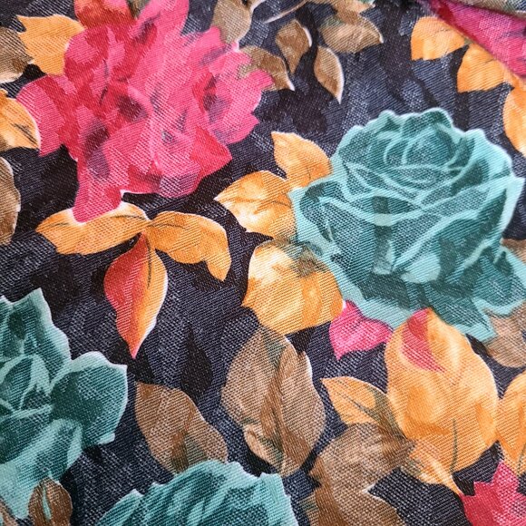 Floral sewing fabric. - Picture 4 of 8